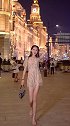 走在上海外滩的美女小姐姐，这样的气质你是不是也喜欢上了她呢