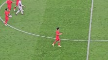 实拍U23国足边路精妙配合 向余望门前包抄得手