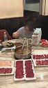 没想到吧！我就是对面那家介绍过来的，哈哈