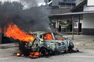 四川一63岁男子因家庭纠纷杀子烧车 已被警方控制