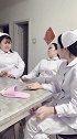 三个女人一台戏，更何况是护士小姐姐，接下来的一幕太逗了！