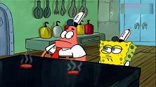 海绵宝宝：派大星为得奖杯把手放烤炉上，拿锤头敲脑袋！