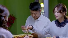 心机前妻给老总夹菜，哪料老总的做法太霸气，只吃妻子夹的菜！