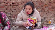 喜剧：小麦学二虎喊小卖部老板妈，零食没吃上还挨一顿吵，太逗了