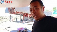 造船厂开饭了，二哥倒网弄来的河鲜，大爪虾都有籽，当大龙虾吃