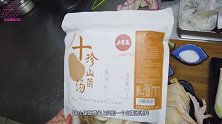 十珍山菌鸡汤，一袋汤料半只鸡轻松搞定，汤鲜味浓一锅不够喝