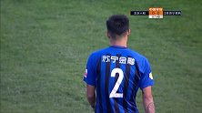 李昂拼抢积极放倒曹永竞 饶伟辉主罚任意球偏出威胁不大
