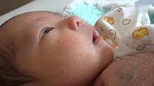 出生第10天的小宝宝，好呆萌的样子，萌萌哒