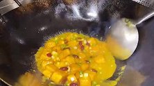 纯南瓜汁炖的杂粮豆腐好吃又健康，品鉴价：10元是不是很实惠呀