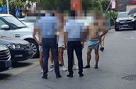 湖南长沙多名男子在烈日裸奔 疑因业绩未达标被罚
