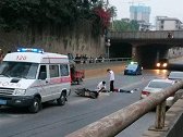 寒心！昆明外卖员撞死老人仅停留4秒逃逸 监控视频曝光！