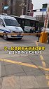 救护车又一次被拦住了……值班人员不在，道闸无人抬杆