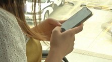 男子约女网友开房却遭遇仙人跳 竟是好友背后“打黑枪”