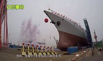一张照片引热议,两艘055大驱罕见同框亮相,吊装工作是亮点
