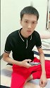 让老公闭上眼睛亲亲，悄悄的把脚放他嘴上，结果落个跪键盘的下场