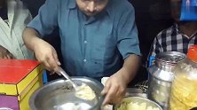 印度街头的大杂烩零食，食材多到任人挑选，这口味要多重有多重