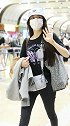 机场直拍！吉娜穿休闲装戴渔夫帽 对镜头打招呼没架子