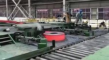 实拍美国锻造厂加工大型工件，太震撼了，网友：无敌是多么寂寞