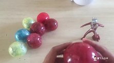 腾飞说玩具07 雷欧奥特曼发光扭蛋组装视频