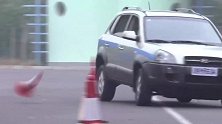 维和：女警参加警队考核，没想兵王竟在身边，下秒狂炫车技太精彩