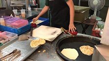 美食：街头美食之原味鸡蛋烙饼制作过程看到就是赚到