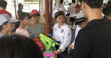 浦东消保委：上海迪士尼不接受调解 坚持翻包检查