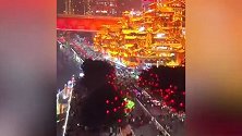重庆再次封桥封路，方便游客沉浸式游玩打卡，外地游客直呼硬核