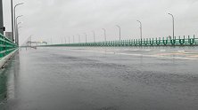 杭州湾跨海大桥中午已封闭，桥面风力达到十级