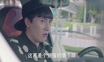 女明星坐在车上这副表情,助理完了完了春天来了