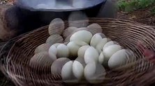 用朝天椒煮蛋吃，我还是头次见，表妹吃得直冒汗