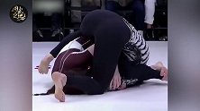 举牌女郎17秒干掉UFC拳手，还敢有非分之想吗？