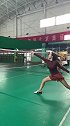 打羽毛球的美女，腿部肌肉发达