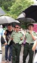 想对中国人民解放军同志说一声：你们辛苦了！