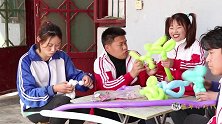 童年短剧：小伙伴们用气球做玩偶，帮傻妞一起装扮房间，真漂亮