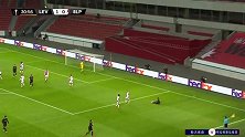 第31分钟勒沃库森球员辛克格拉文射门 - 打偏