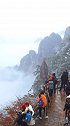 安徽黄山风景区迎来新年首场雾凇景观，银装素裹，如梦似幻！