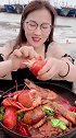 美女吸吃龙虾好爽