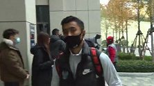 黄海抵达球场 吴金贵：球队全力打好本场比赛 高翔停赛很可惜
