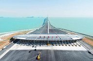 为什么很多车主一到港珠澳大桥就会掉头？车主：普通人过不去！