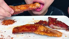 吃网红美食，脆皮五花肉，喝冰红茶，听脆脆的声音与喝水声！