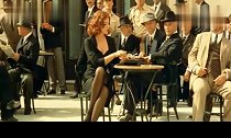 《西西里的美丽传说》精彩片段,无数男人为她点烟!