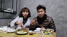 爆笑街头试吃，温州男子居然能生吞锅贴
