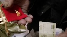 河南濮阳：女子误将金戒指放包里卖掉，收废品老人物归原主