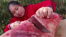 西北特色手抓饭，香气四溢很馋人，胖妹吃得很带劲！