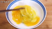 教你在家摊蛋皮，记住两个窍门，又薄又劲道还不破，家常实用