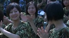国防生：女兵偷偷把石板混入木板，高参谋一掌劈断，吓得众人逃跑