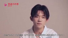 易烊千玺手上总戴着皮筋有什么作用？妈妈含泪说出真相，太心疼了