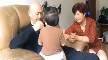今天才知道，原来女儿不只是爸爸的小情人，也是爷爷奶奶的小棉袄