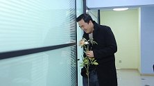 老公偷偷摸摸回家，本想给媳妇一个惊喜，没想却受到了惊吓