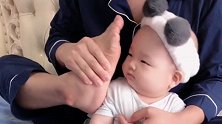 生宝宝如果不是用来玩的，那将毫无意义，接下来宝宝的表情好搞笑